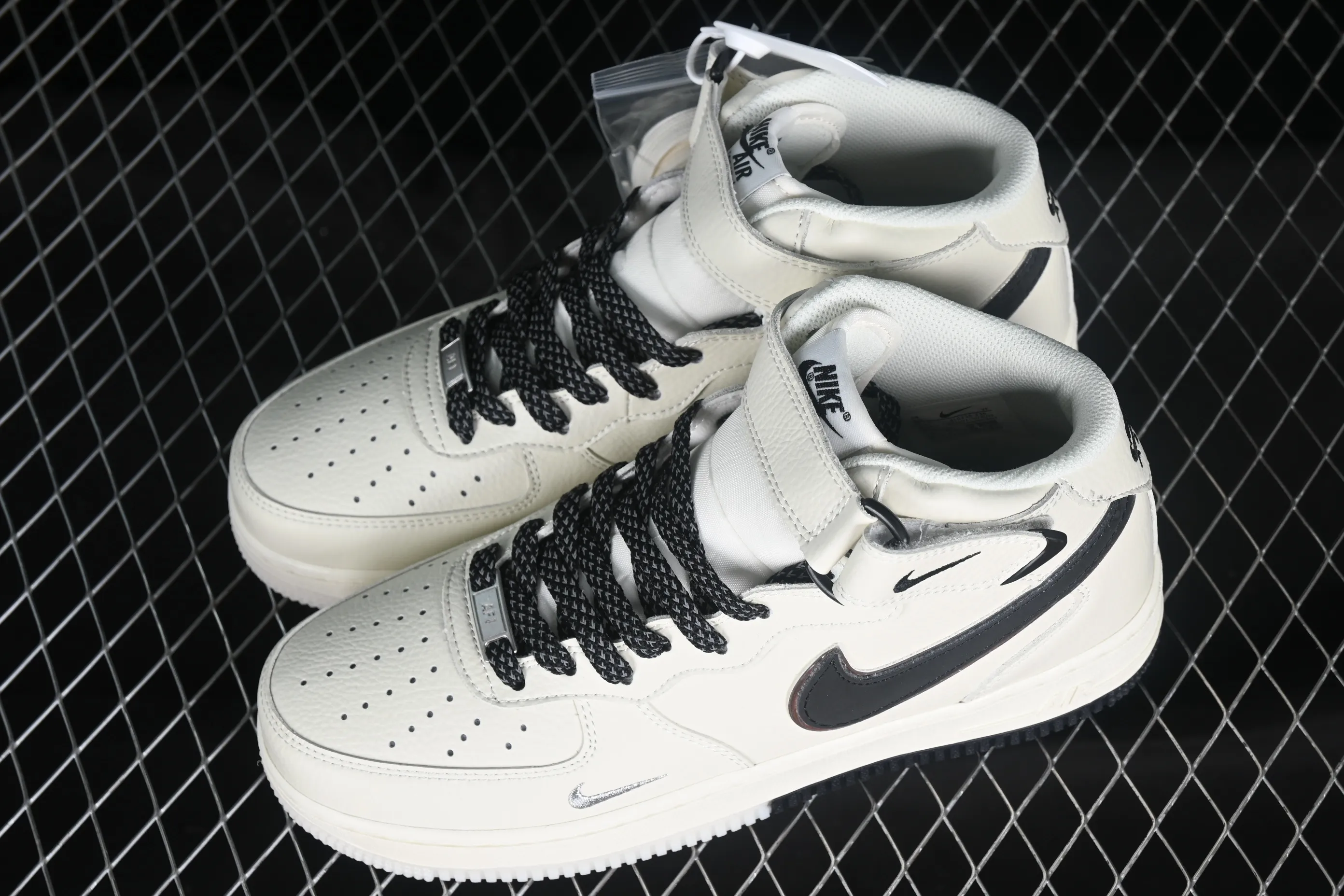 All categories Nk Air Force 1 Air Force series Nk Air Force 1 Mid Air Force mid-top Nk Air Force 1'07 Mid Beige and black two-color bottom Starry Air Force One mid-top casual sneakers XL0236-236